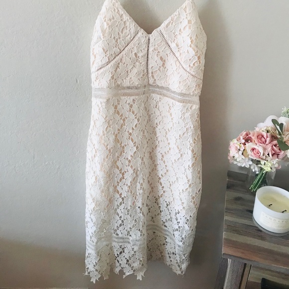 NWT!! Beautiful Hallow Out Midi Dress White (M) - Picture 2 of 11